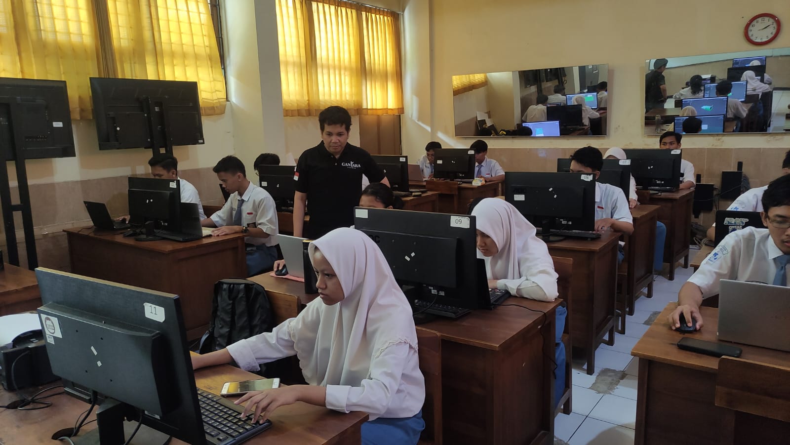 Guru Tamu Animasi SMKN 1 Surabaya